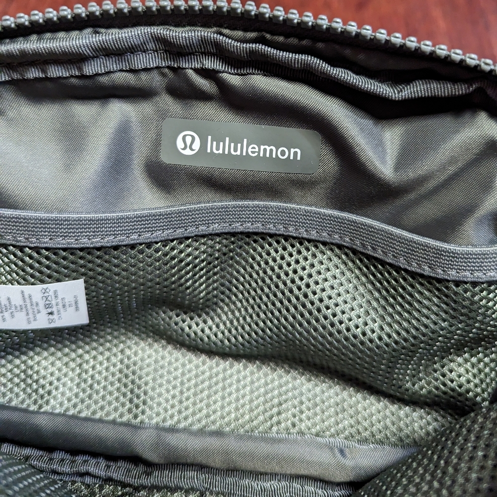 Lululemon Everywhere belt bag 1L green sage NWT - Picture 7 of 10